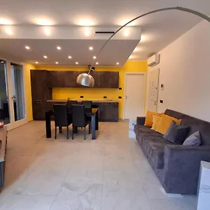 Casa Di Como. Appartement
