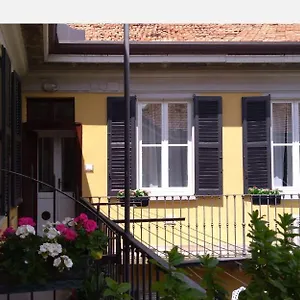 Beautiful Bohemian In Center Conditioned Air Apartment